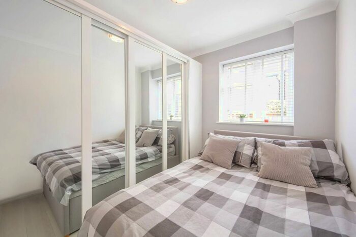 1 Bedroom Flat To Rent In Inner Park Road, Southfields, London, SW19