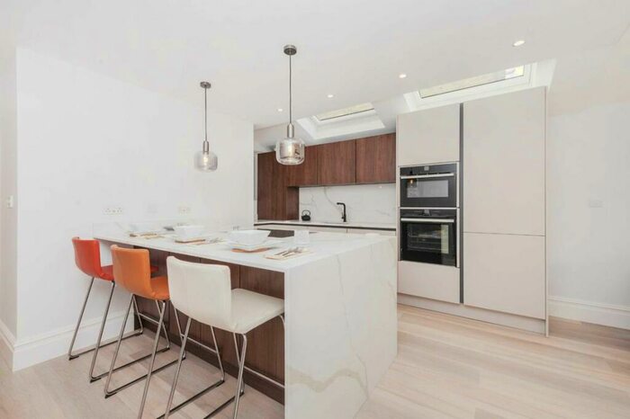 2 Bedroom Flat To Rent In Ravenswood Road, Balham, SW12