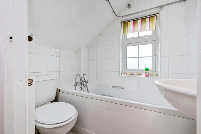 2 Bedroom Character Property For Sale In Tring Road, Wendover, Aylesbury, HP22