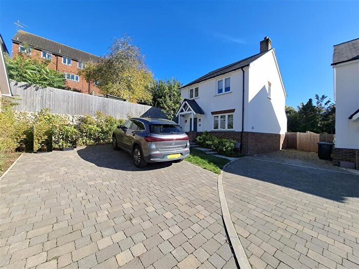 3 Bedroom House To Rent In Walsham Close, Hemel Hempstead, HP1