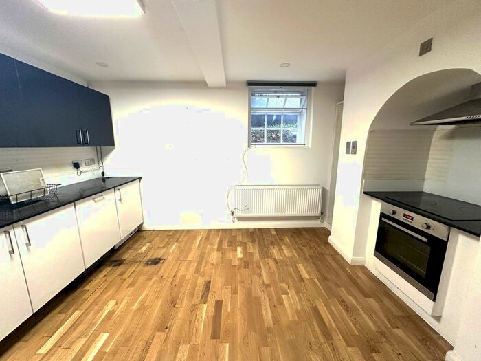 4 Bedroom Flat To Rent In London Road, Isleworth, TW7