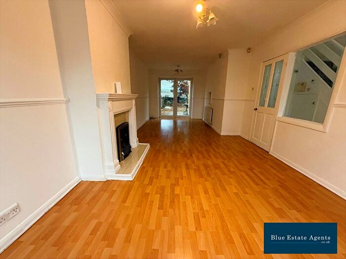 3 Bedroom Semi-Detached House To Rent In Langdale Drive, Hayes, UB4