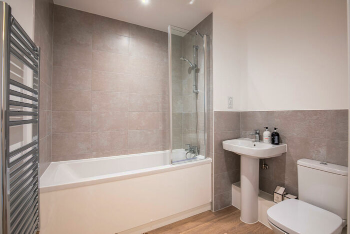 1 Bedroom Apartment To Rent In Vantage Tower, Centenary Plaza, SO19