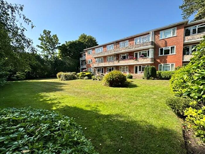3 Bedroom Flat To Rent In Eden Court, West Cliff Road, Bournemouth, Bournemouth Christchurch Poole, BH4
