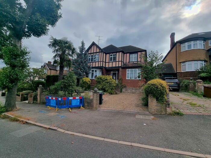 6 Bedroom Detached House To Rent In The Charter Road, Woodford, IG8