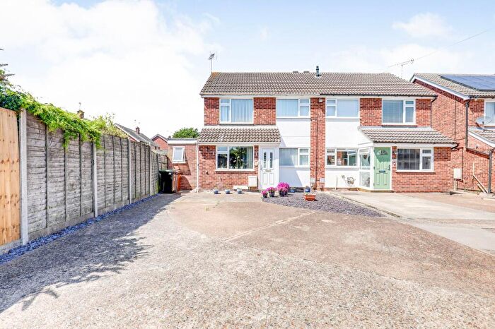 3 Bedroom Semi-Detached House For Sale In Taunton Close, Ipswich, IP1