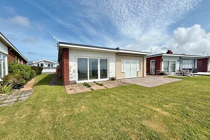 2 Bedroom Chalet For Sale In Solent Breezes, Warsash, SO31