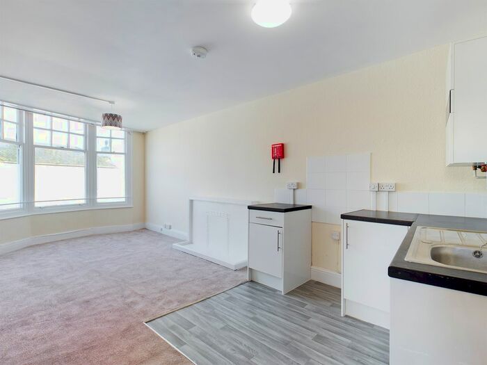 2 Bedroom Flat To Rent In Palace Avenue, Paignton TQ3