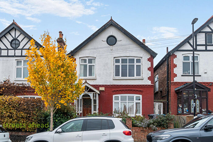 3 Bedroom Detached House For Sale In Grecian Crescent, London, SE19