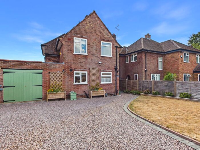 3 Bedroom Detached House For Sale In Stowe Close, Buckingham, Buckinghamshire, MK18