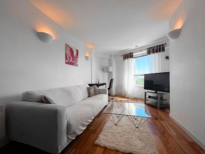 1 Bedroom Flat To Rent In Whitehall Waterfront, Riverside Way, Leeds, LS1