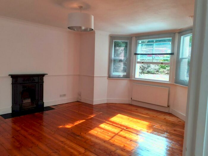 3 Bedroom Apartment To Rent In St. Andrew's Square, Surbiton, KT6