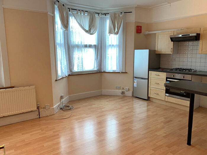 2 Bedroom Flat To Rent In Granville Road, Wood Green, N22