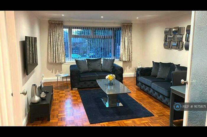 3 Bedroom Flat To Rent In Beech Tree Close, Stanmore, HA7