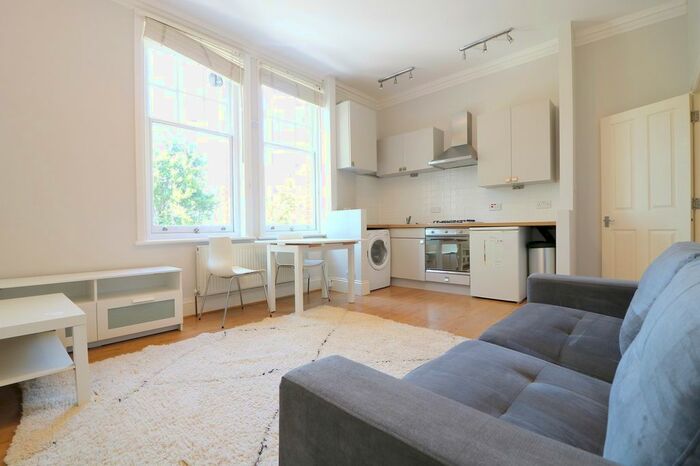 1 Bedroom Flat To Rent In Park Hill, Ealing, London., W5