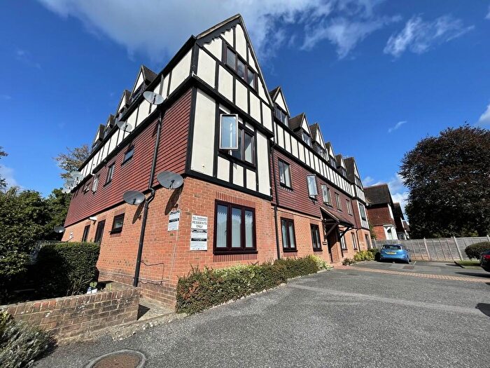 2 Bedroom Apartment To Rent In Flat, Gresham Place, RH8