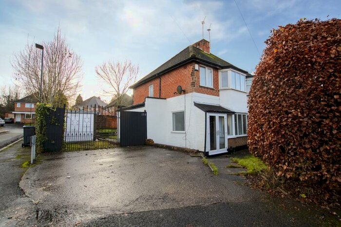 3 Bedroom Semi-Detached House To Rent In Reservoir Road, B29