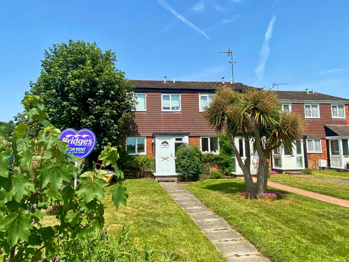 2 Bedroom Semi-Detached House To Rent In Pinewood Park, GU14