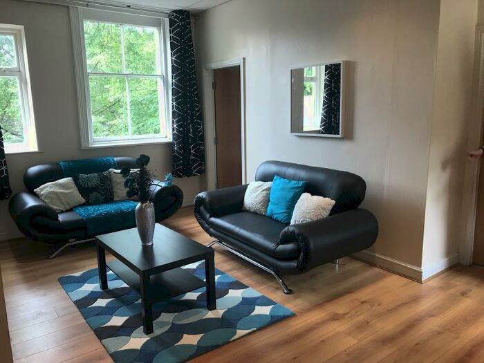 2 Bedroom Flat To Rent In Ridgeway House, LS6