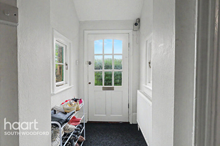 2 Bedroom Duplex To Rent In Cross Road, Woodford Green, IG8