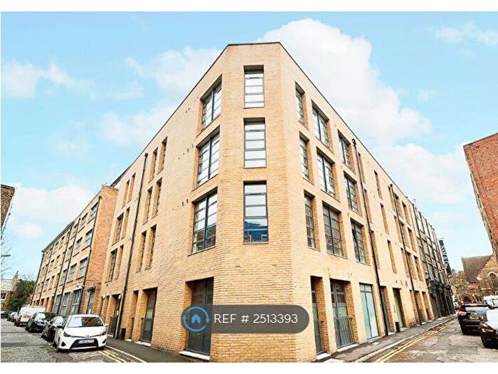 2 Bedroom Flat To Rent In Roman Apartments, London, E8