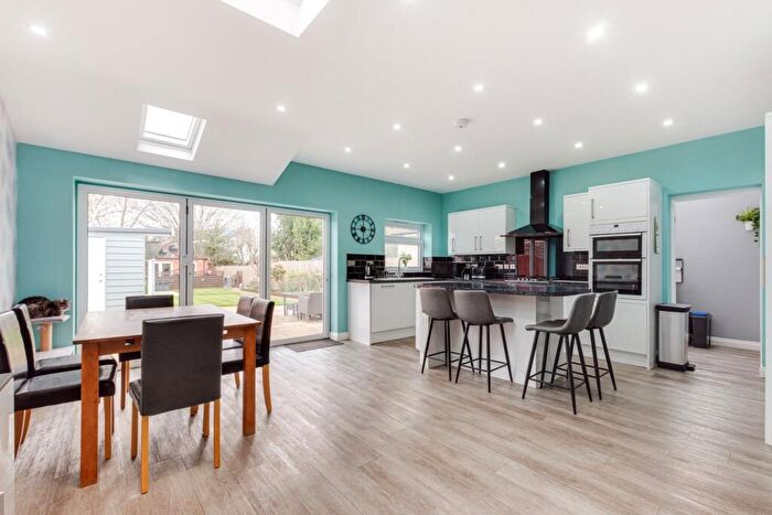 5 Bedroom Semi Detached House For Sale In Hurst Road, Sidcup, DA15