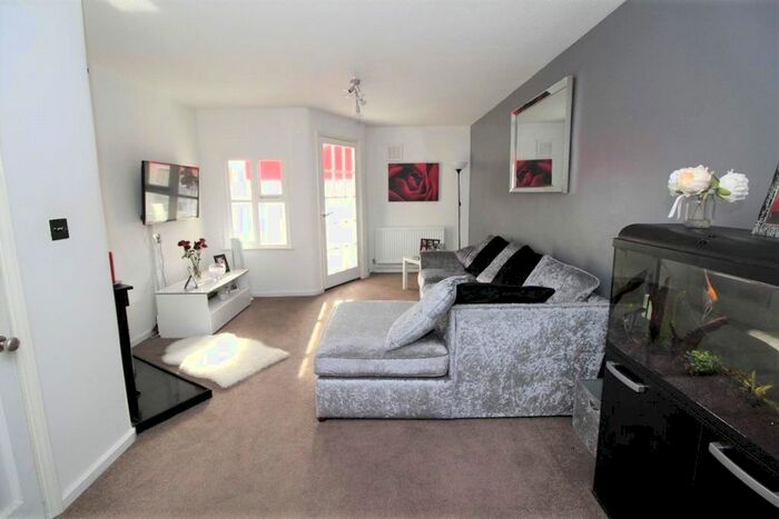1 Bedroom Maisonette To Rent In Crouch Street, Laindon, Basildon, SS15