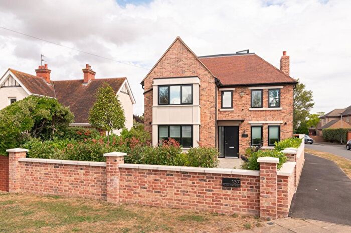 5 Bedroom Detached House For Sale In Kimbolton Road, Bedford, MK41