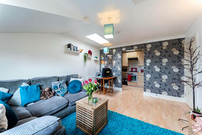 1 Bedroom Flat To Rent In Bolton Drive, Morden, SM4