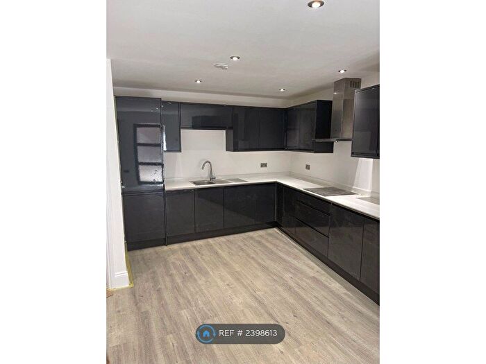 4 Bedroom Semi-Detached House To Rent In Old Abbey Lane, London, SE16