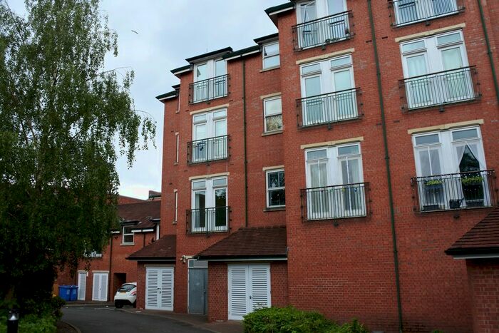 2 Bedroom Flat For Sale In Alcester Road, Birmingham, B13