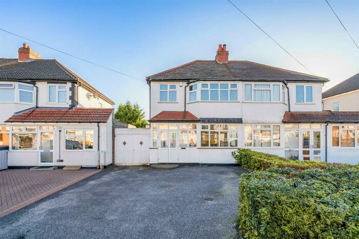 3 Bedroom Semi-Detached House To Rent In Yoxall Road, Shirley, B90