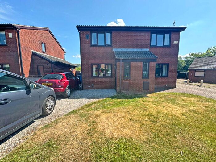 2 Bedroom Semi-Detached House To Rent In Kingston Close, Shaw, OL2