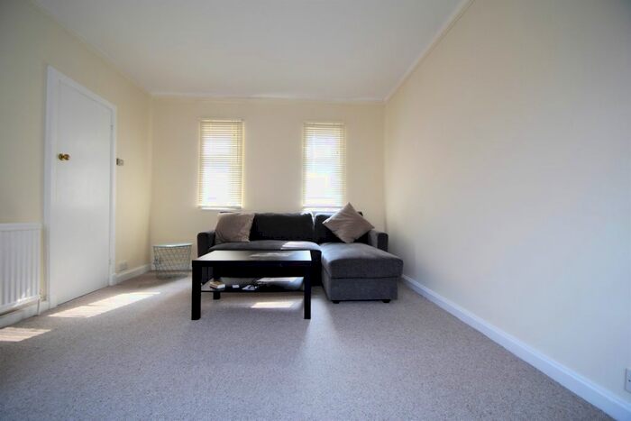 1 Bedroom Flat To Rent In West Lodge Court, Uxbridge Road, London, W3