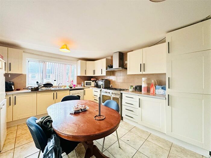 7 Bedroom Detached House To Rent In Harlaxton Drive, Lenton, Nottingham, NG7