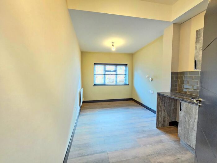 Studio To Rent In Cazenove Road, London, N16