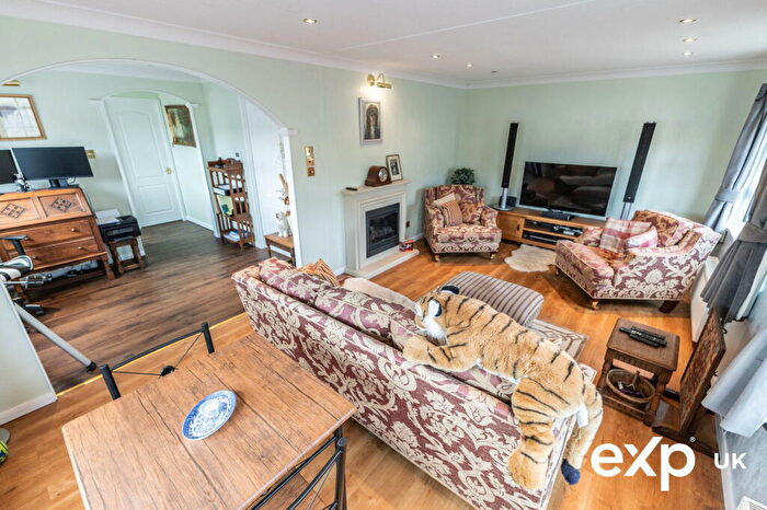 2 Bedroom Park Home For Sale In Wellow Road, Ollerton, NG22