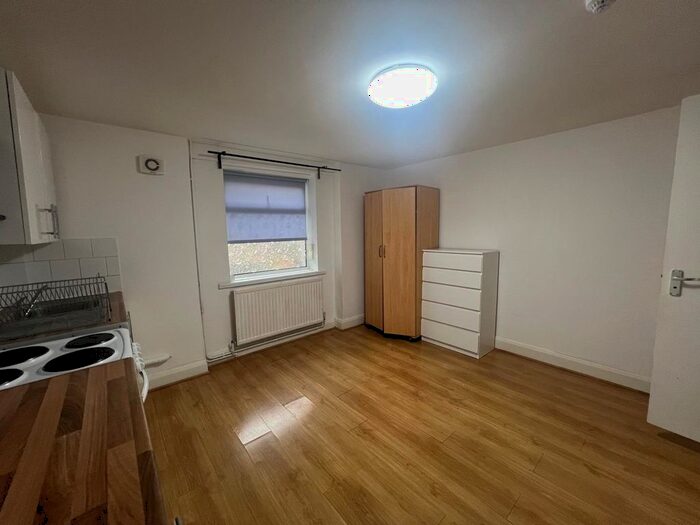 Studio To Rent In Upper Tollington Park, London, N4