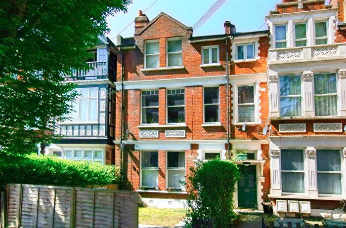 2 Bedroom Flat To Rent In Thornton Avenue, Balham, SW2
