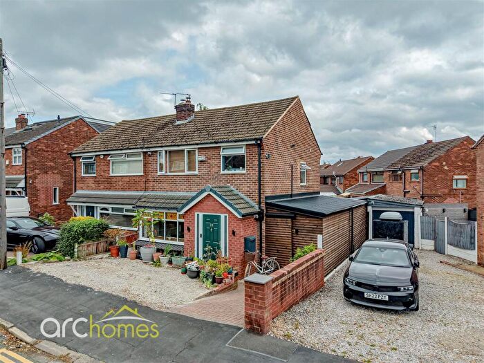 3 Bedroom Semi-Detached House For Sale In Upton Road, Atherton, Manchester, M46