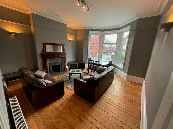 2 Bedroom Apartment To Rent In St. Michaels Grove, Leeds, West Yorkshire, LS6