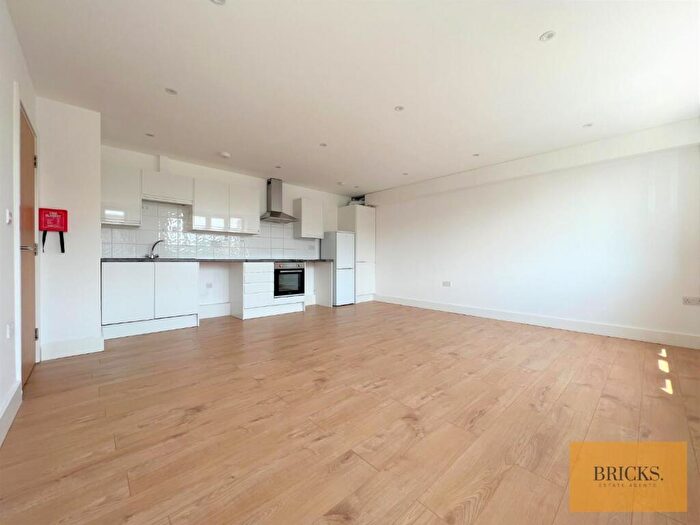 2 Bedroom Apartment To Rent In Flat, Lea Bridge Road, London, E10