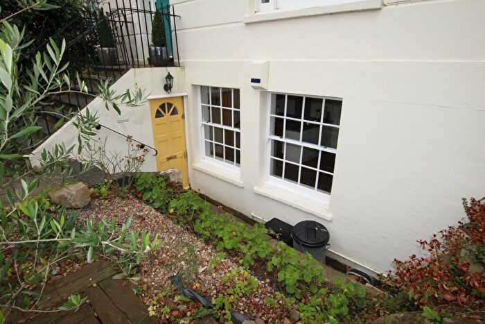 2 Bedroom Flat To Rent In Clarence Square, Pittville, Cheltenham, GL50