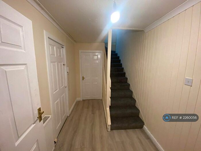 3 Bedroom Maisonette To Rent In Pollokshaws Road, Glasgow, G41