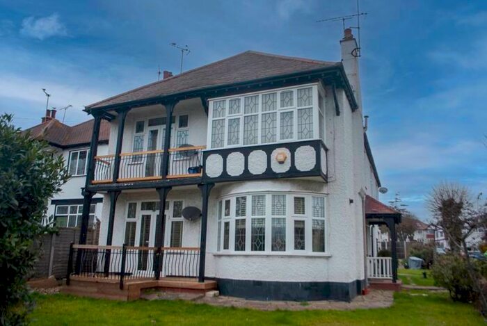 2 Bedroom Flat To Rent In The Drive, Westcliff-On-Sea, SS0