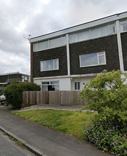 2 Bedroom Maisonette To Rent In Allt-yr-yn Crescent, Newport, South Wales, NP20