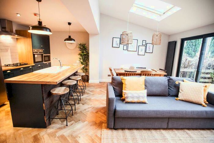 6 Bedroom Detached House To Rent In Ladybarn Lane, Manchester, M14