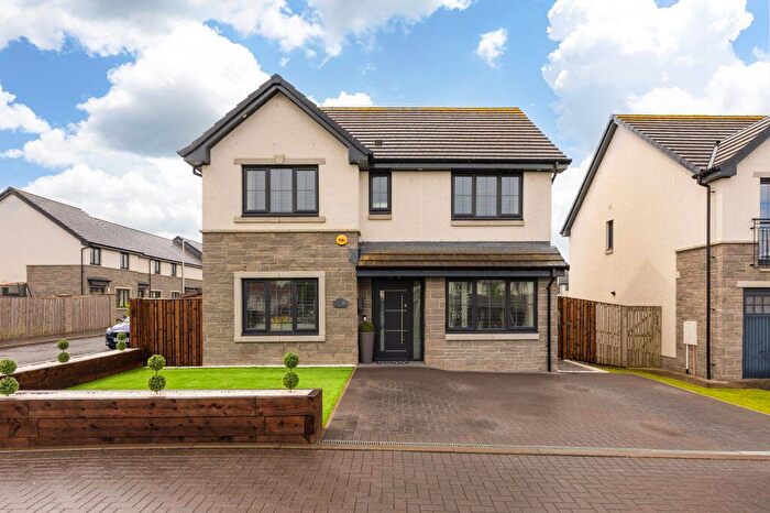 4 Bedroom Detached Villa For Sale In Threipmuir Walk, Livingston, EH54