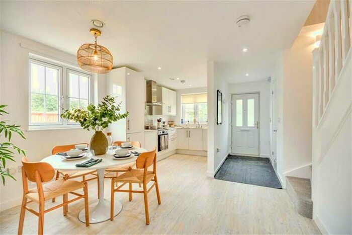 3 Bedroom End Of Terrace House To Rent In Bedroom End Of Terrace House In East Hall Close, ME10