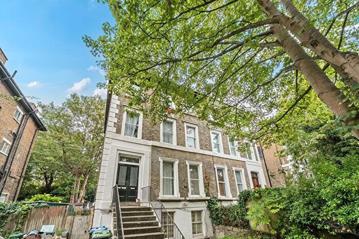 2 Bedroom Flat For Sale In Thicket Road, London, SE20